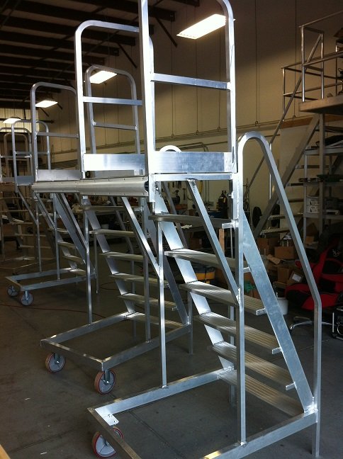 Custom Cleanroom Ladders | Clean Room Platforms